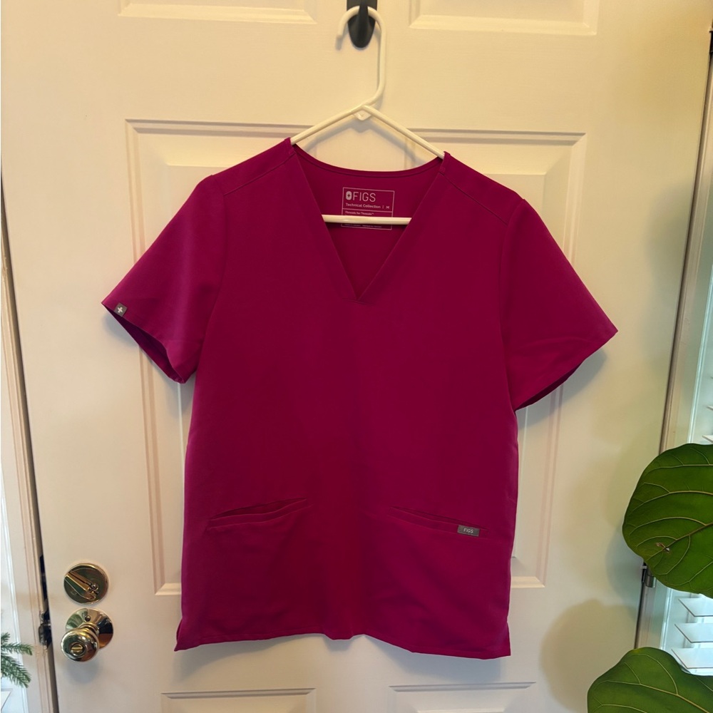 Figs Women's Short Sleeve Magenta/Fuchsia color - Picture 2 of 5